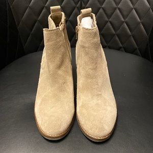Size 7 1/2 tan heeled booties